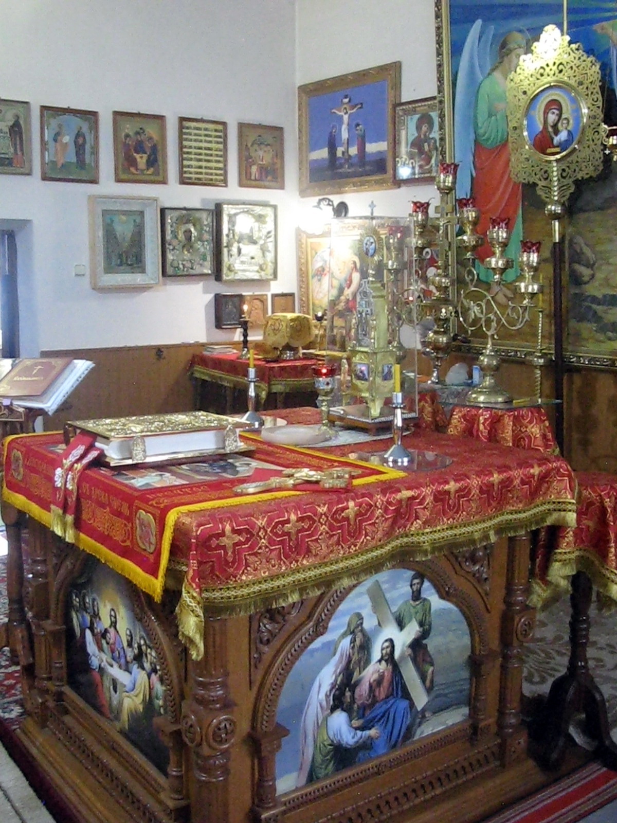 Алтарь, престол