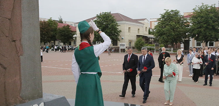 Возложение цветов