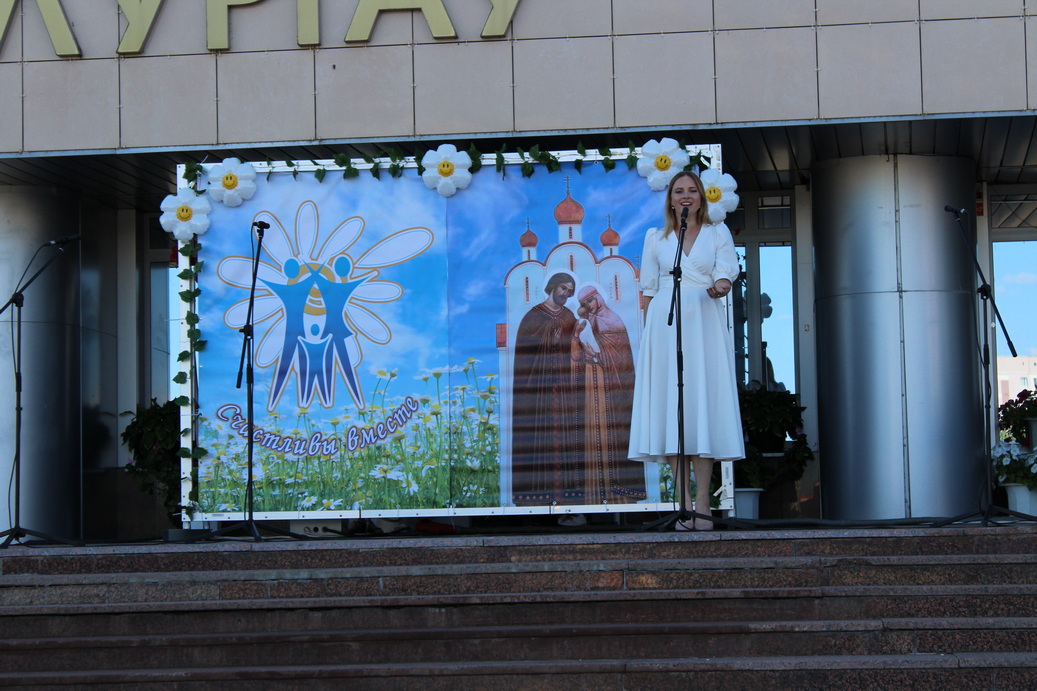 Поёт Карабан Юлия