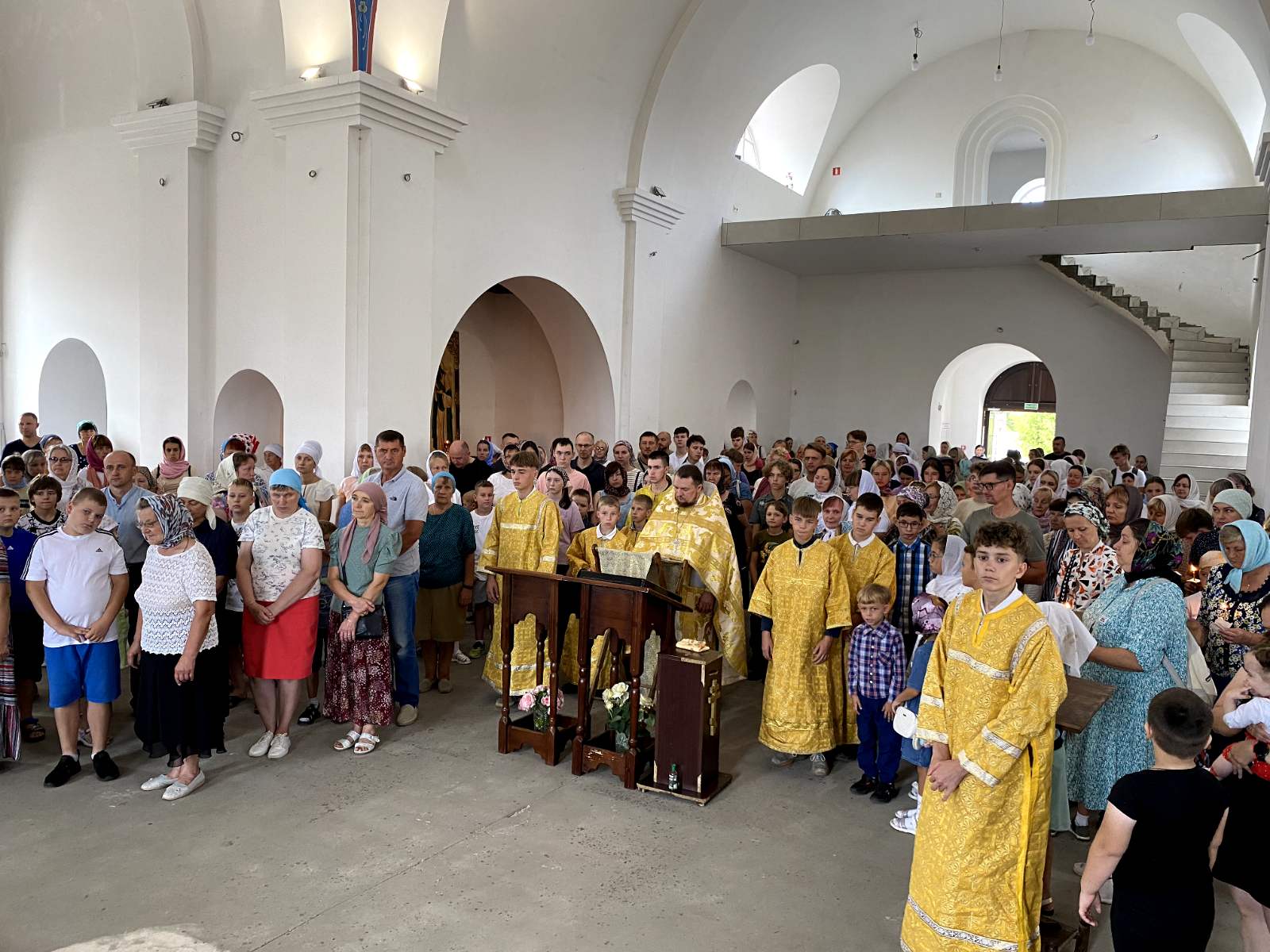 Молебен в храме святителя Василия Великого