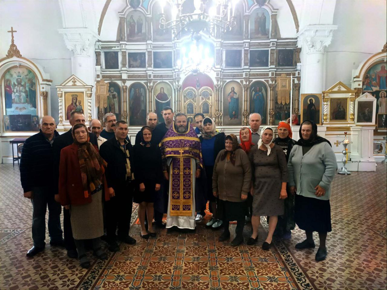 В храме