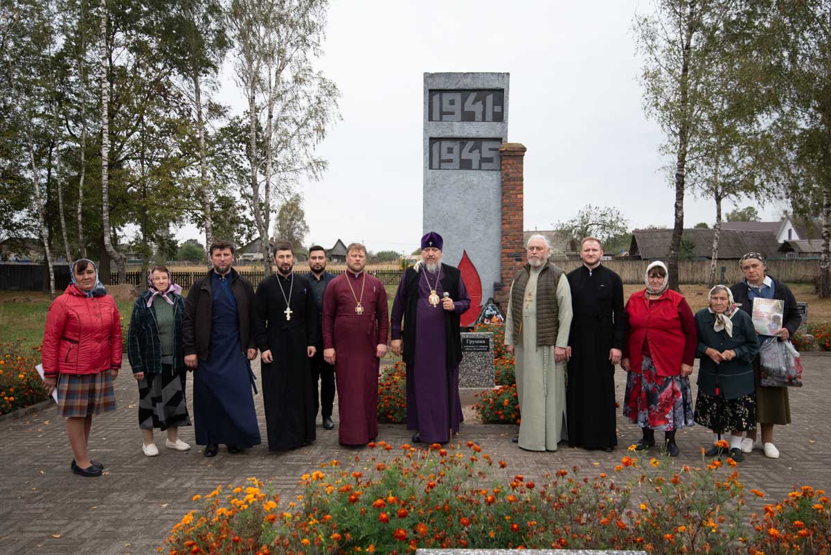 У мемориала
