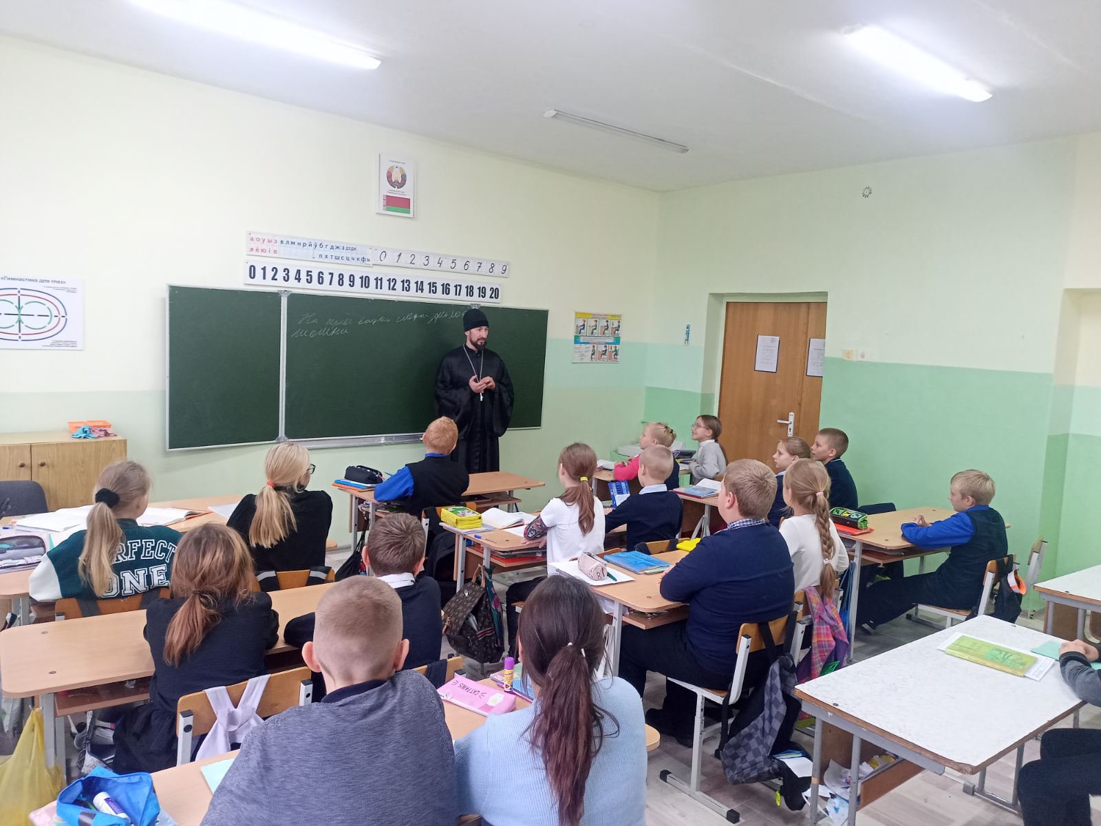 Беседу ведёт иерей Сергий Плетежов