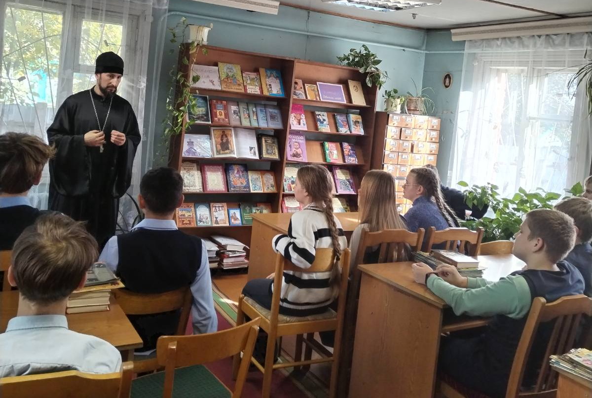 Беседу ведёт иерей Сергий Плетежов
