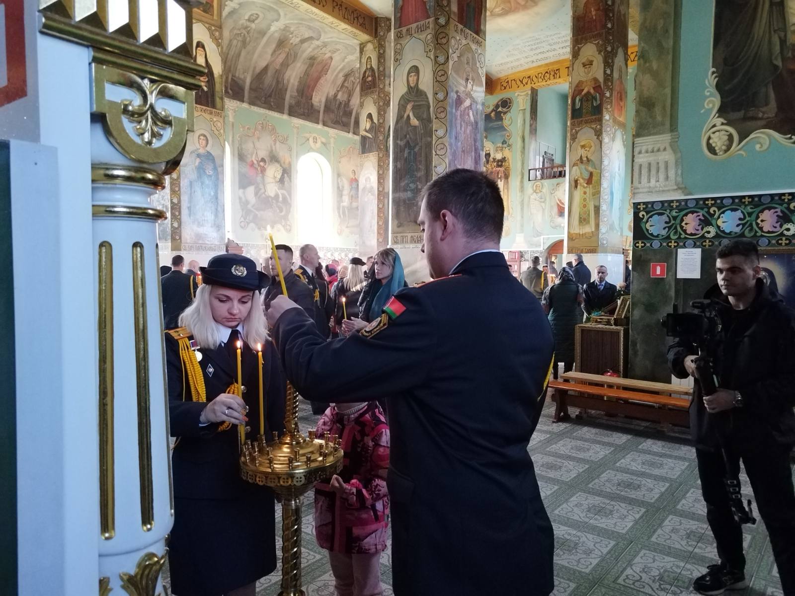 В храме