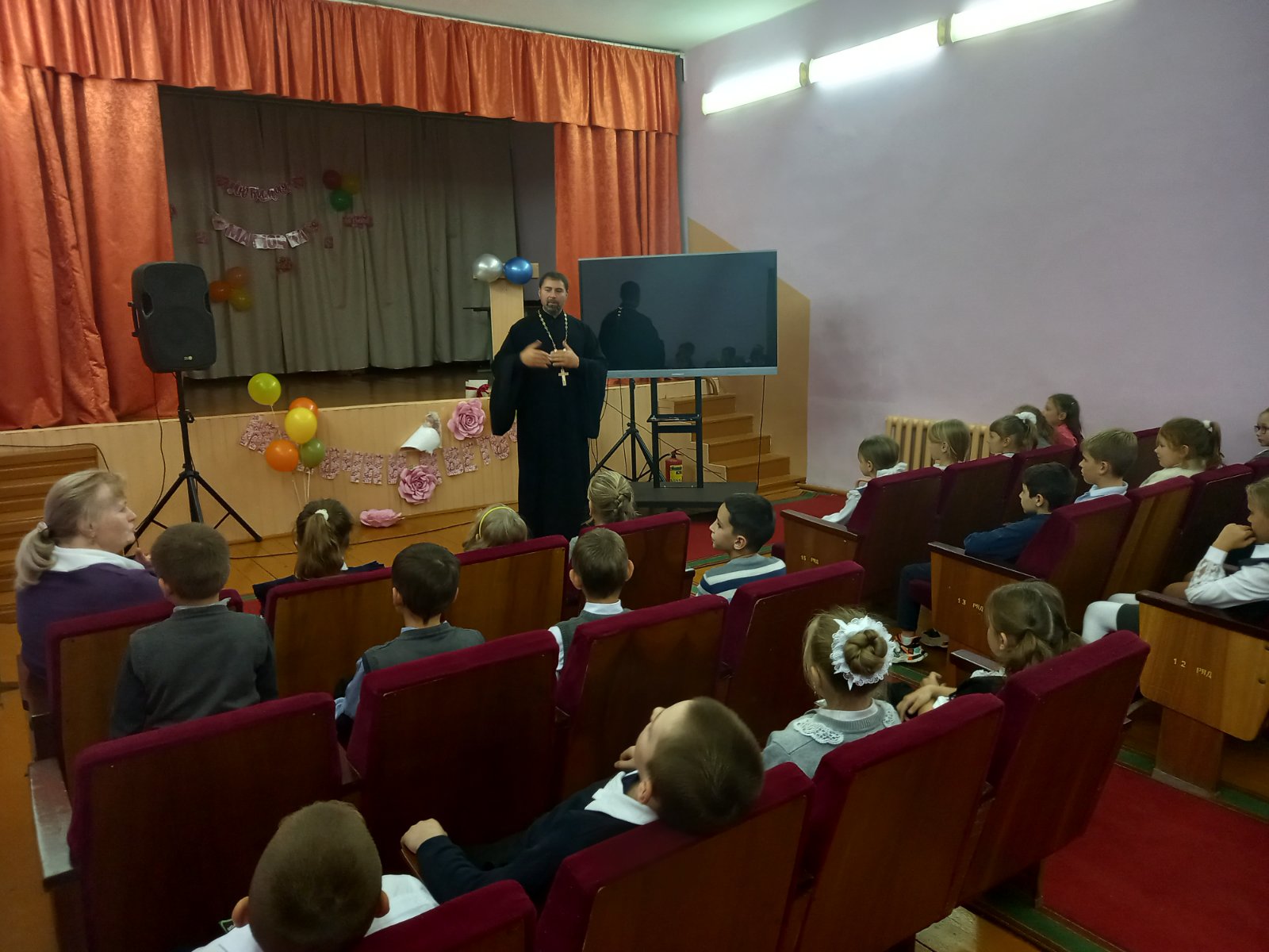 Беседу ведёт иерей Михаил Маркосян