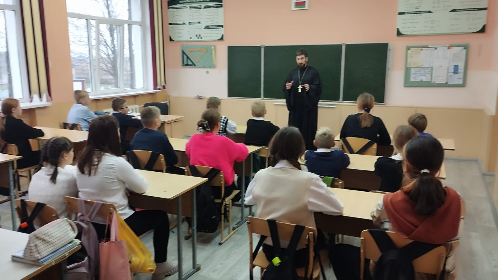 Беседу ведёт иерей Сергий Плетежов