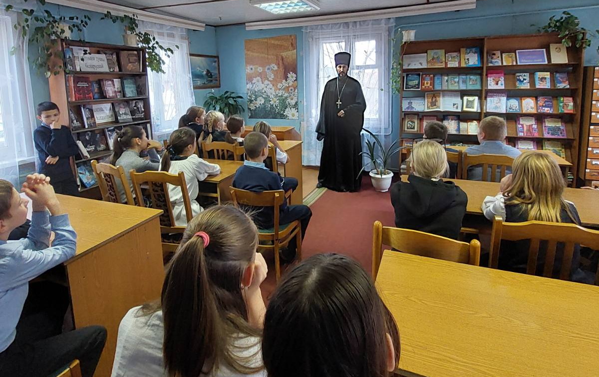 Беседу ведёт иерей Сергий Плетежов