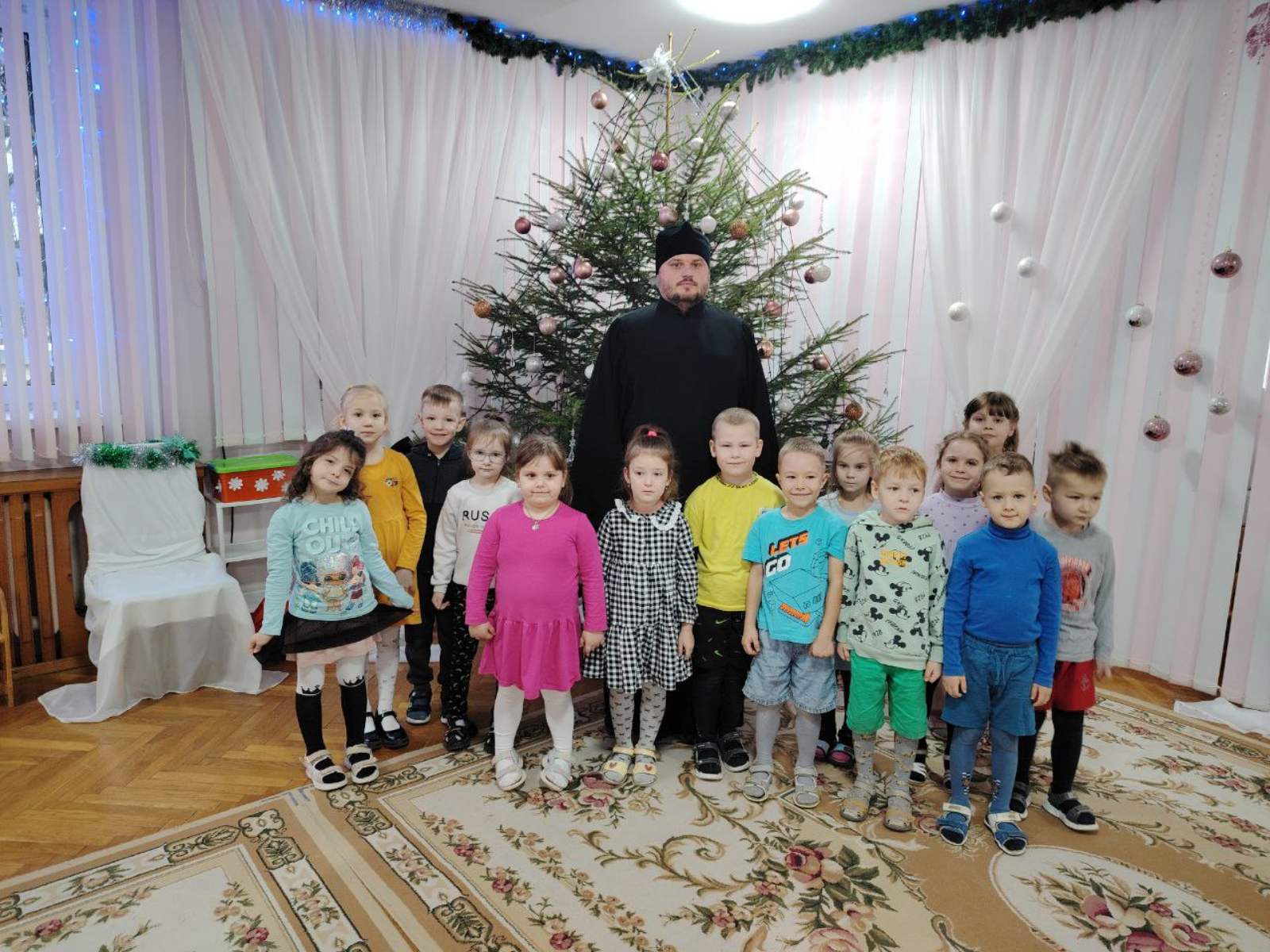 Диакон Михаил Шмидов с детьми