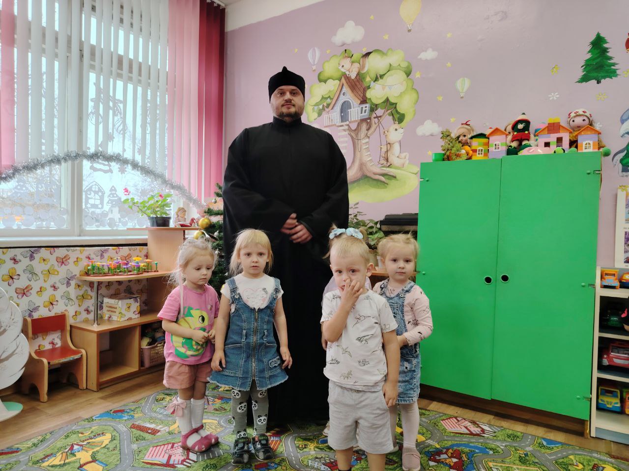 Диакон Михаил Шмидов с детьми