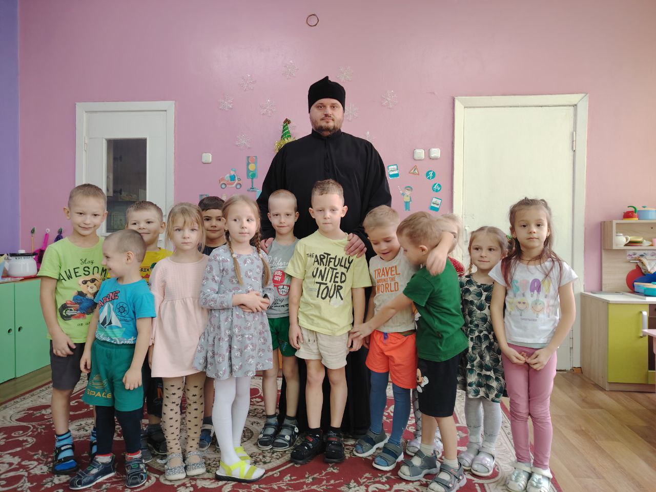 Диакон Михаил Шмидов с детьми