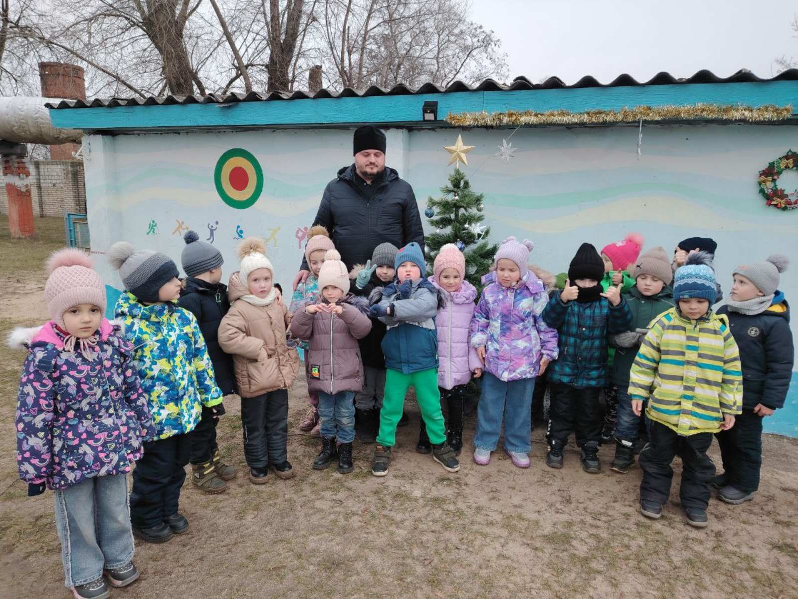 Диакон Михаил Шмидов с детьми