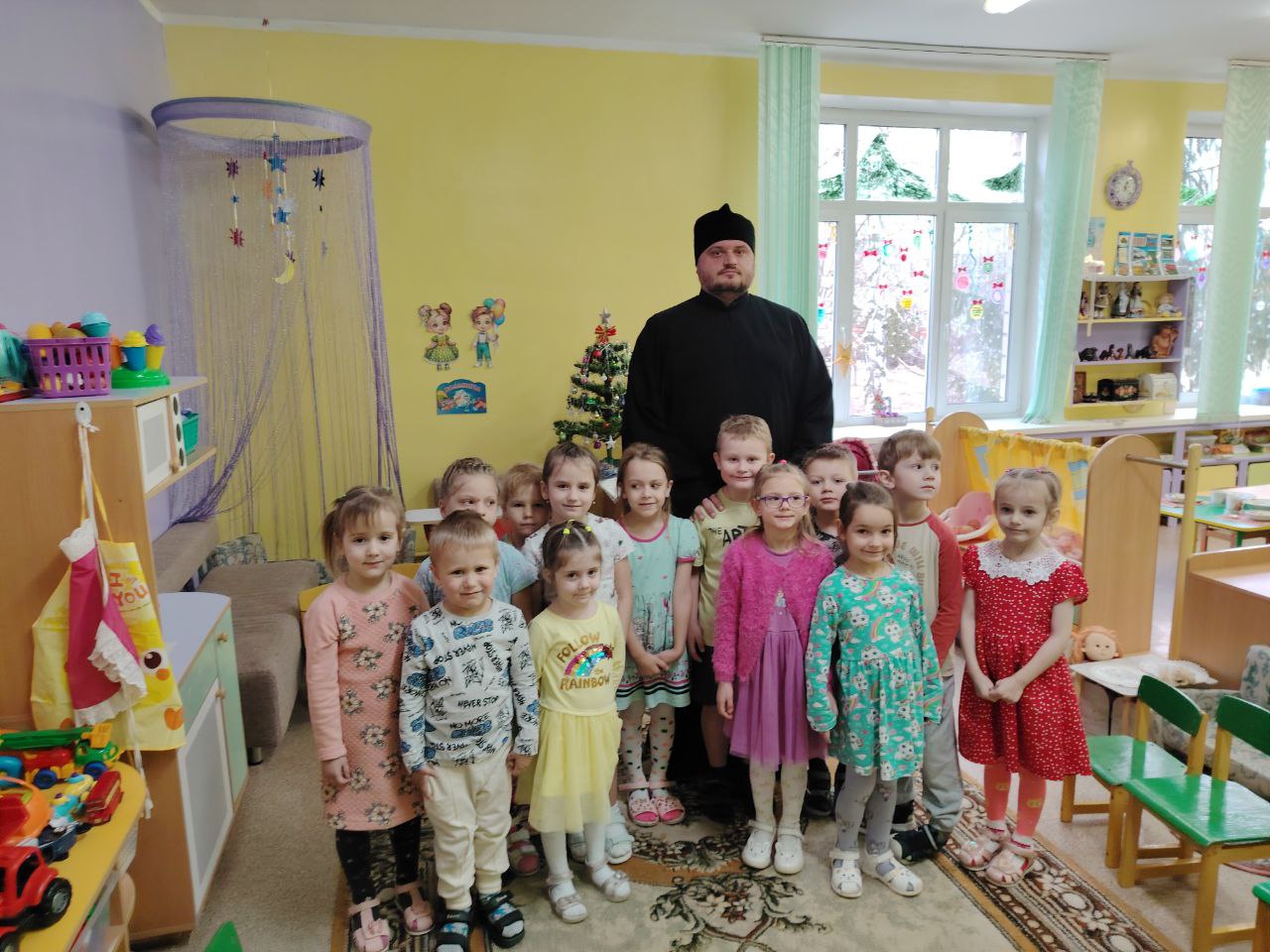 Диакон Михаил Шмидов с детьми