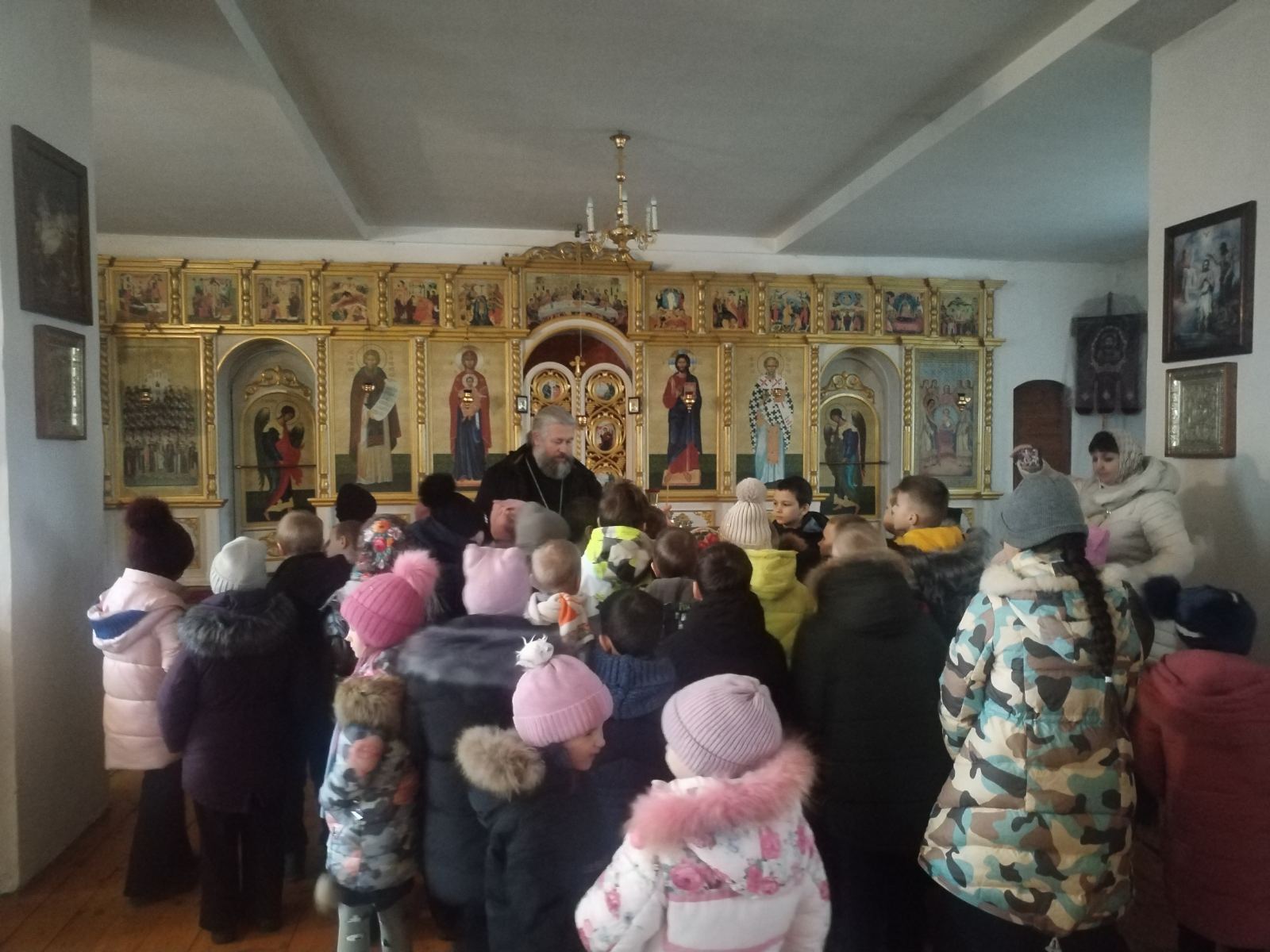 В храме