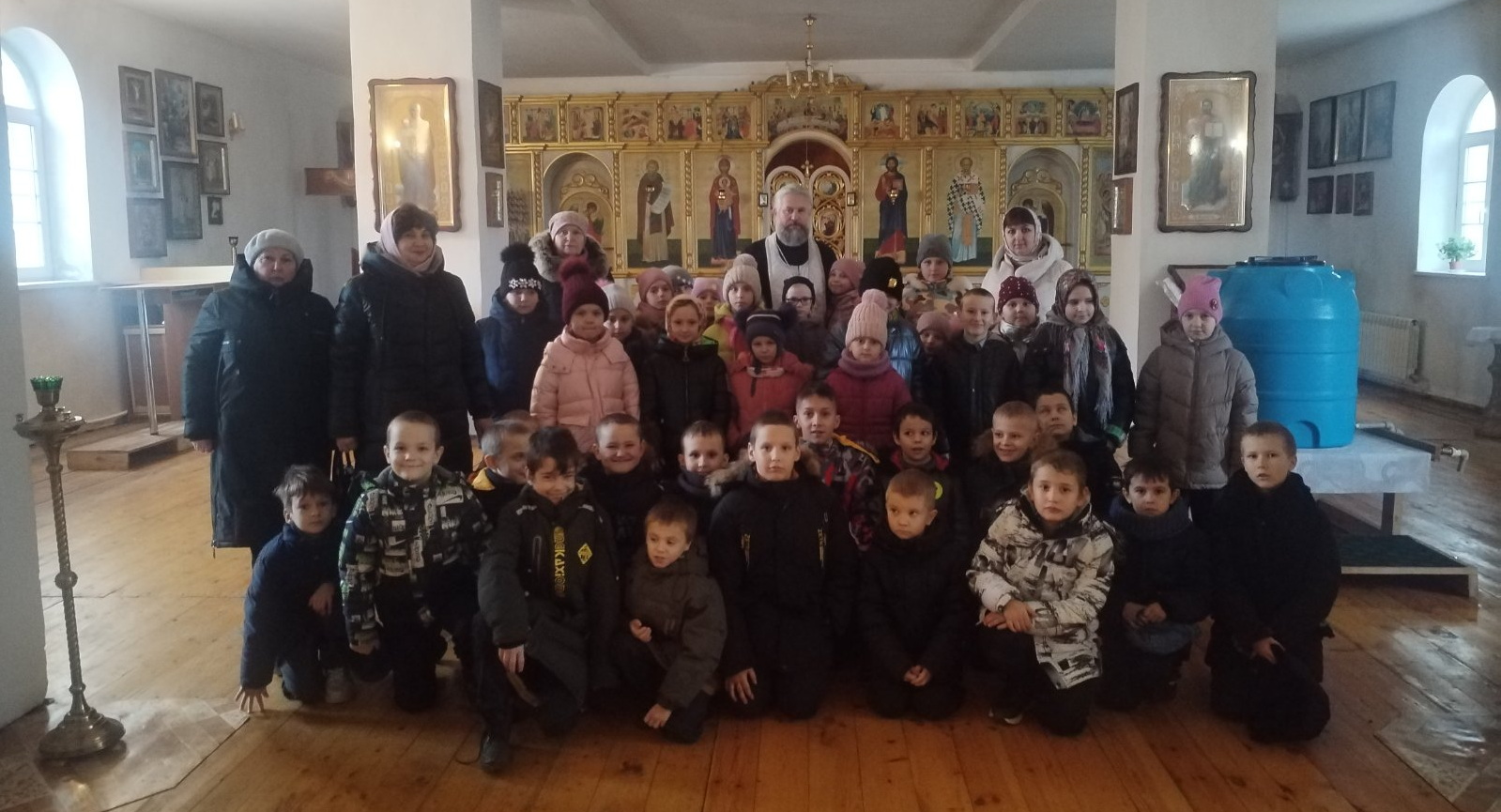 В храме
