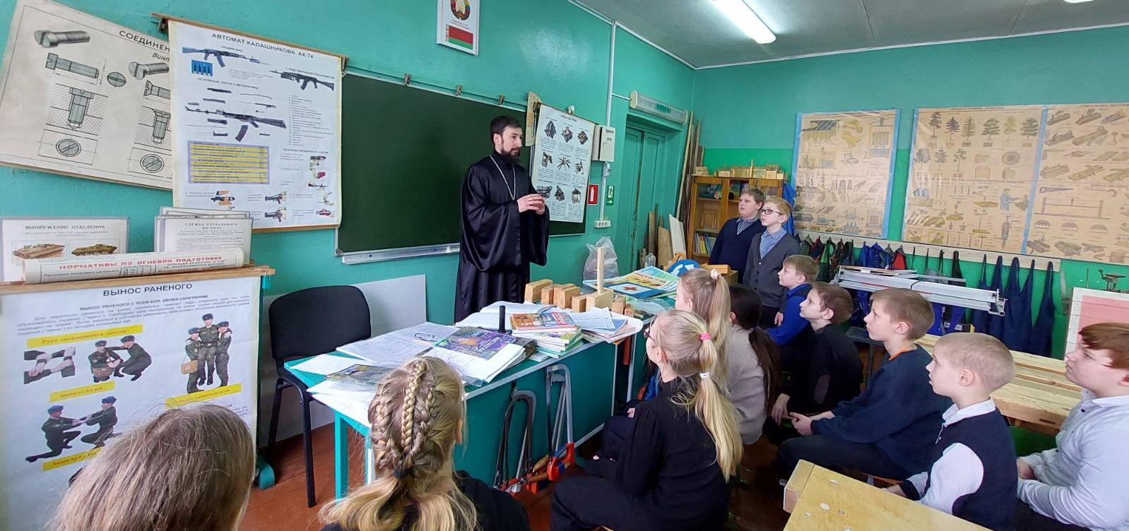 Беседу ведёт иерей Сергий Плетежов