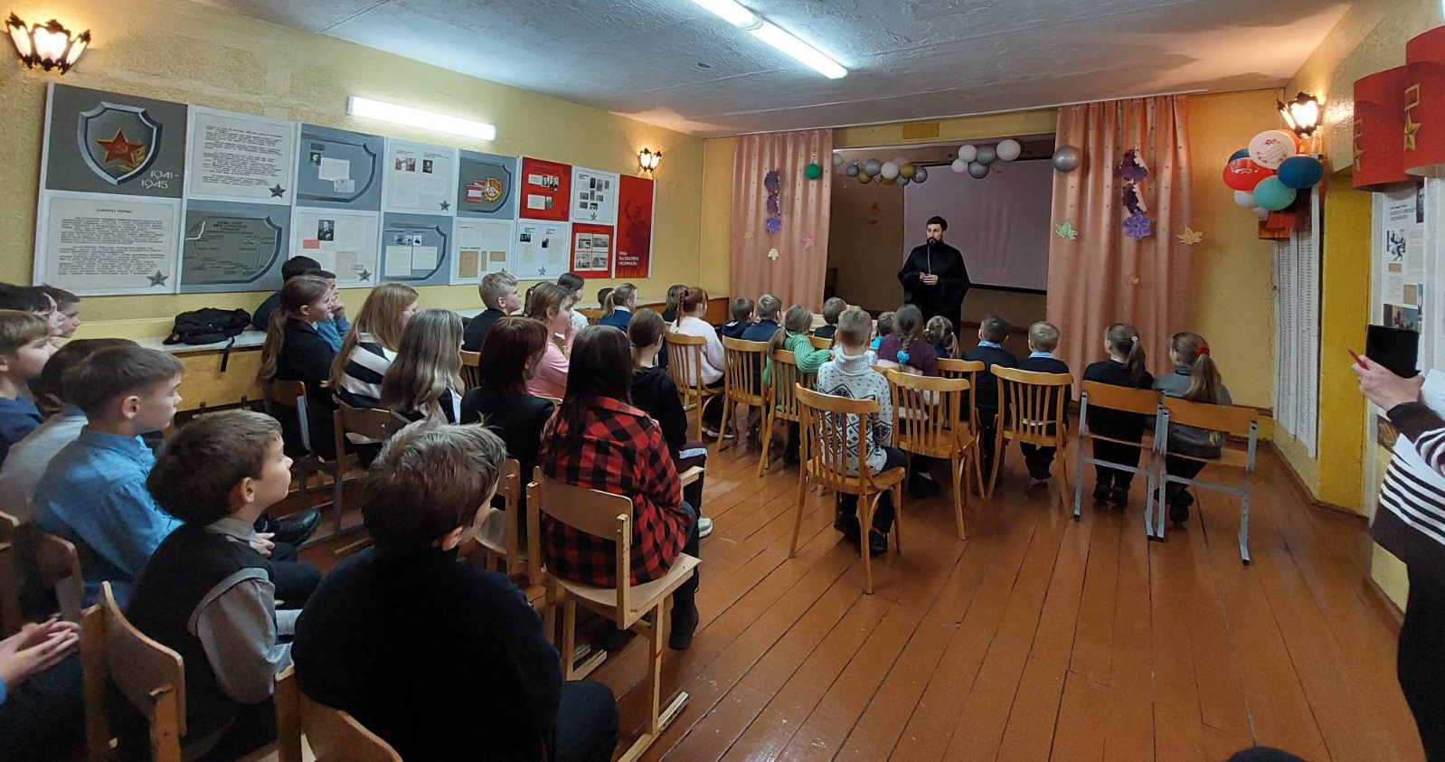 Беседу ведёт иерей Сергий Плетежов