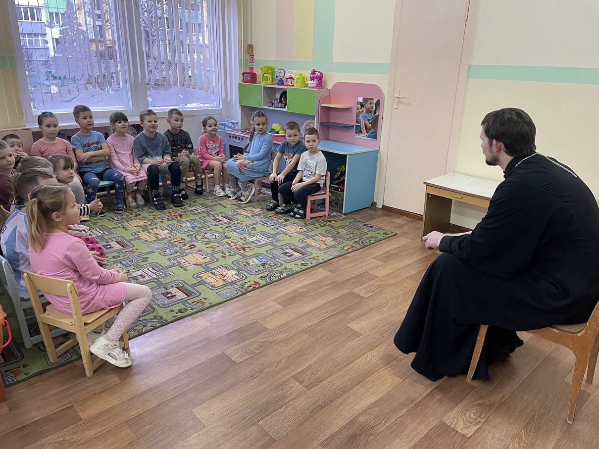 Иерей Андрей Исаев детьми