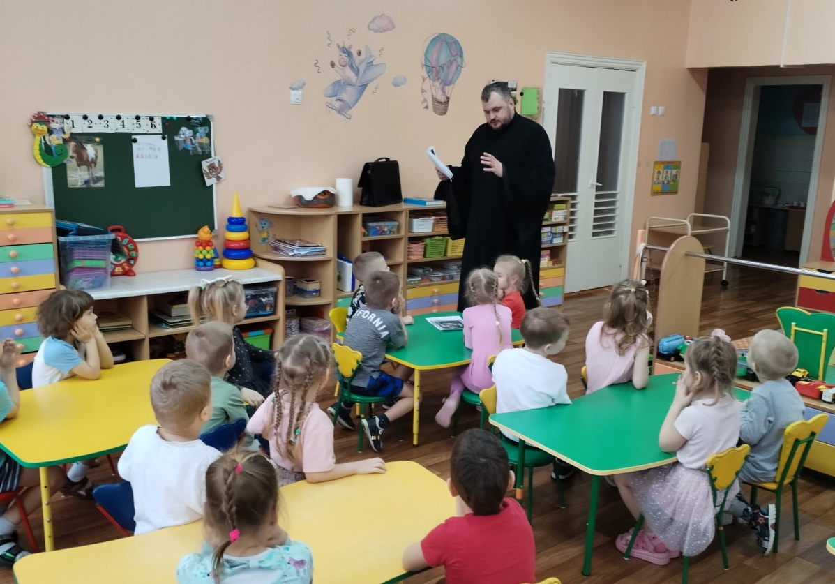 Диакон Михаил Шмидов с детьми