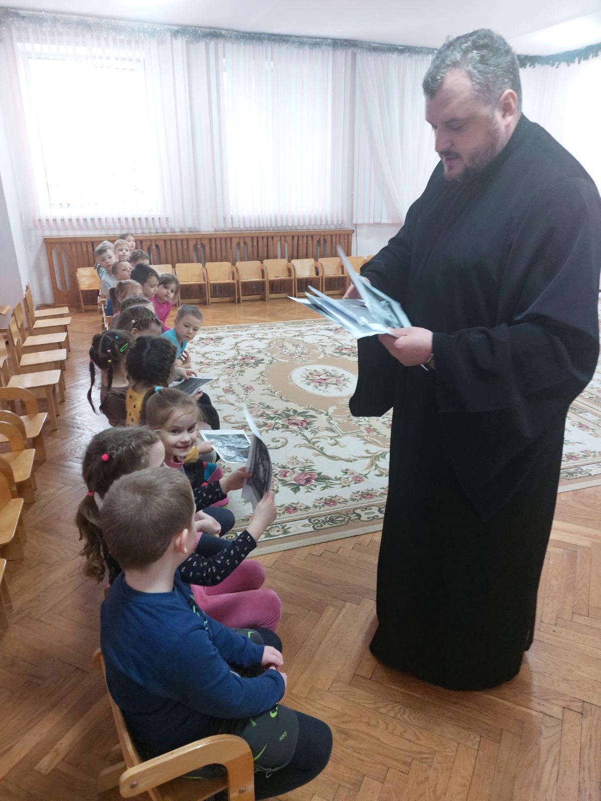 Диакон Михаил Шмидов с детьми