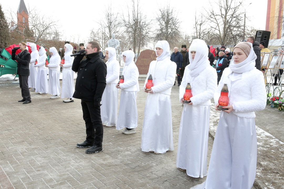 На митинге