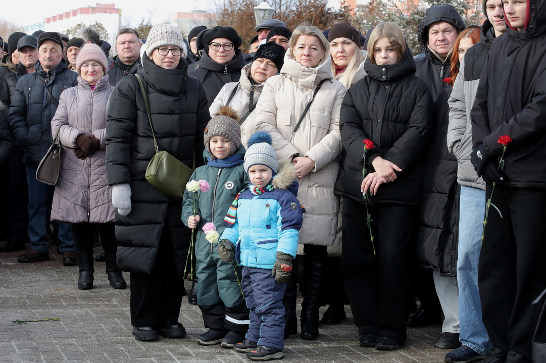 На митинге