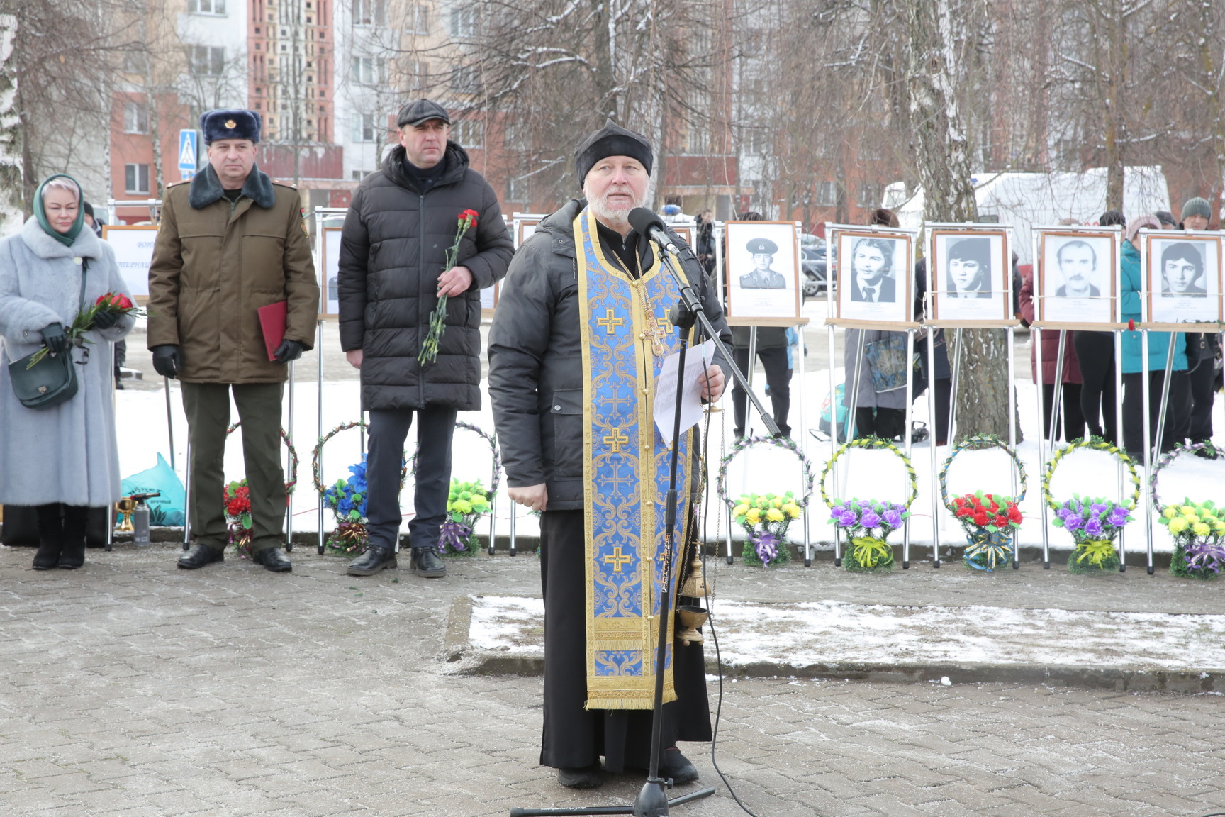На митинге 