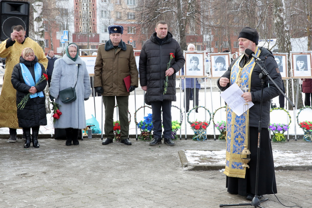 На митинге
