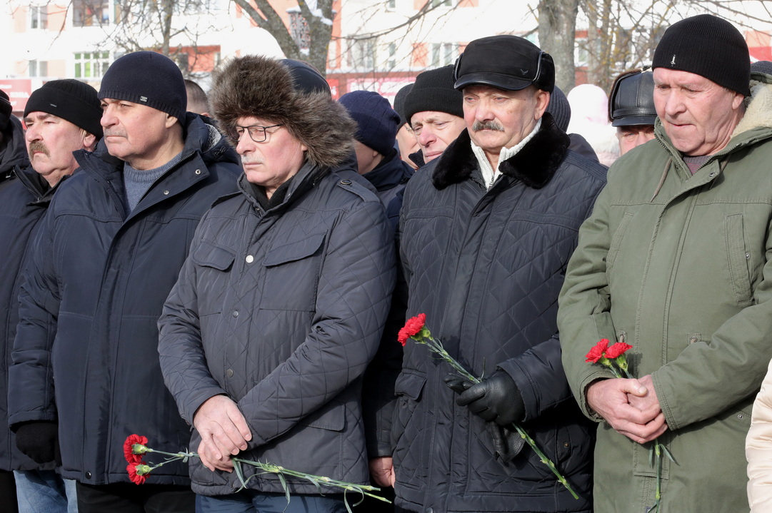 На митинге