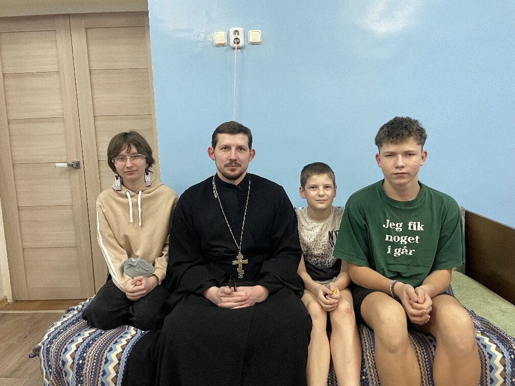 иерей Андрей исаев с ребятами