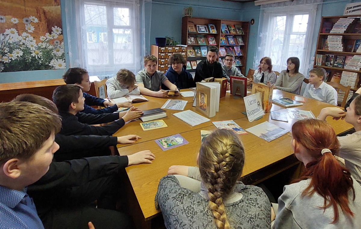 Беседу ведёт иерей Сергий Плетежов