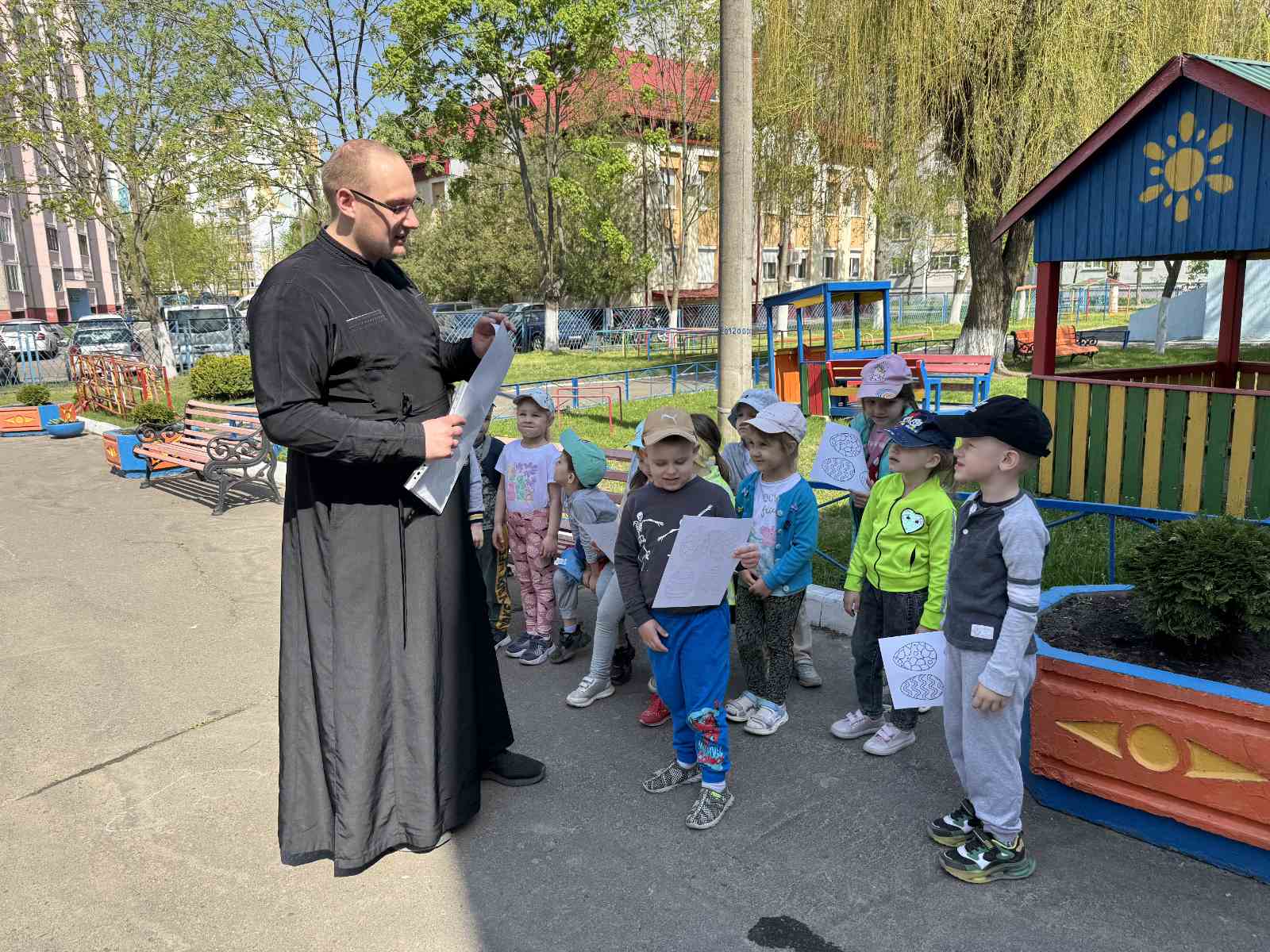 Диакон Андрей Соколовский с детьми
