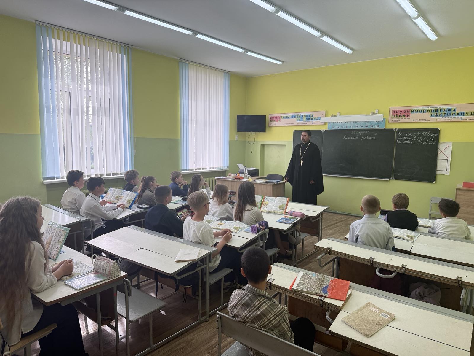 Беседу ведет иерей Михаил Маркосян