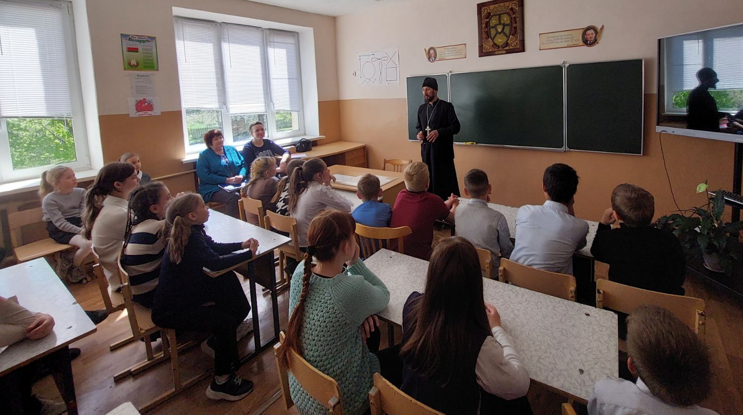 Беседу ведёт иерей Сергий Плетежов