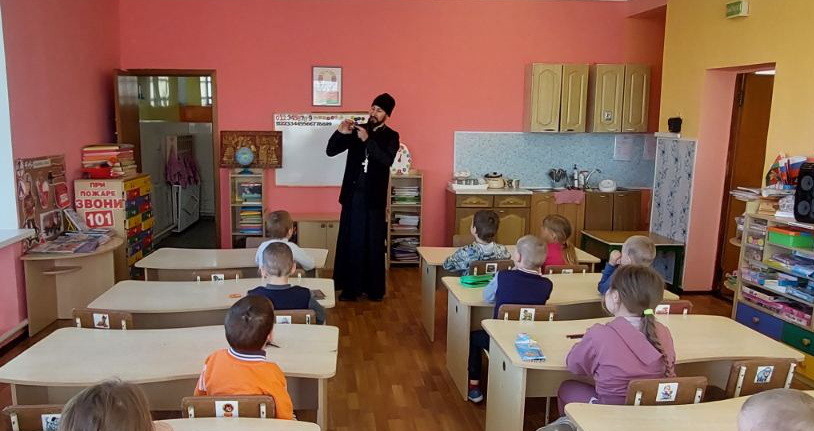 Беседу ведёт иерей Сергий Плетежов