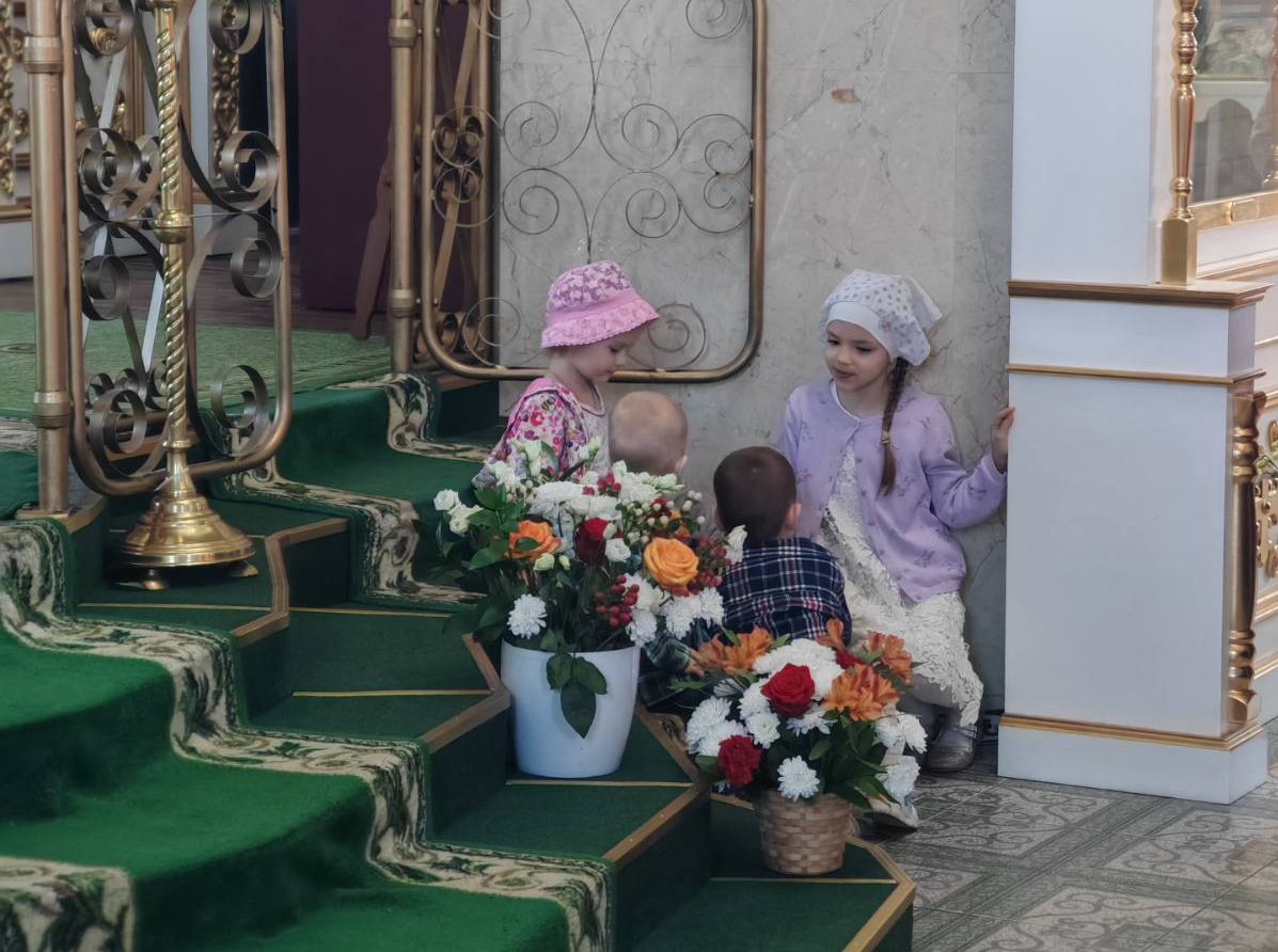 В храме