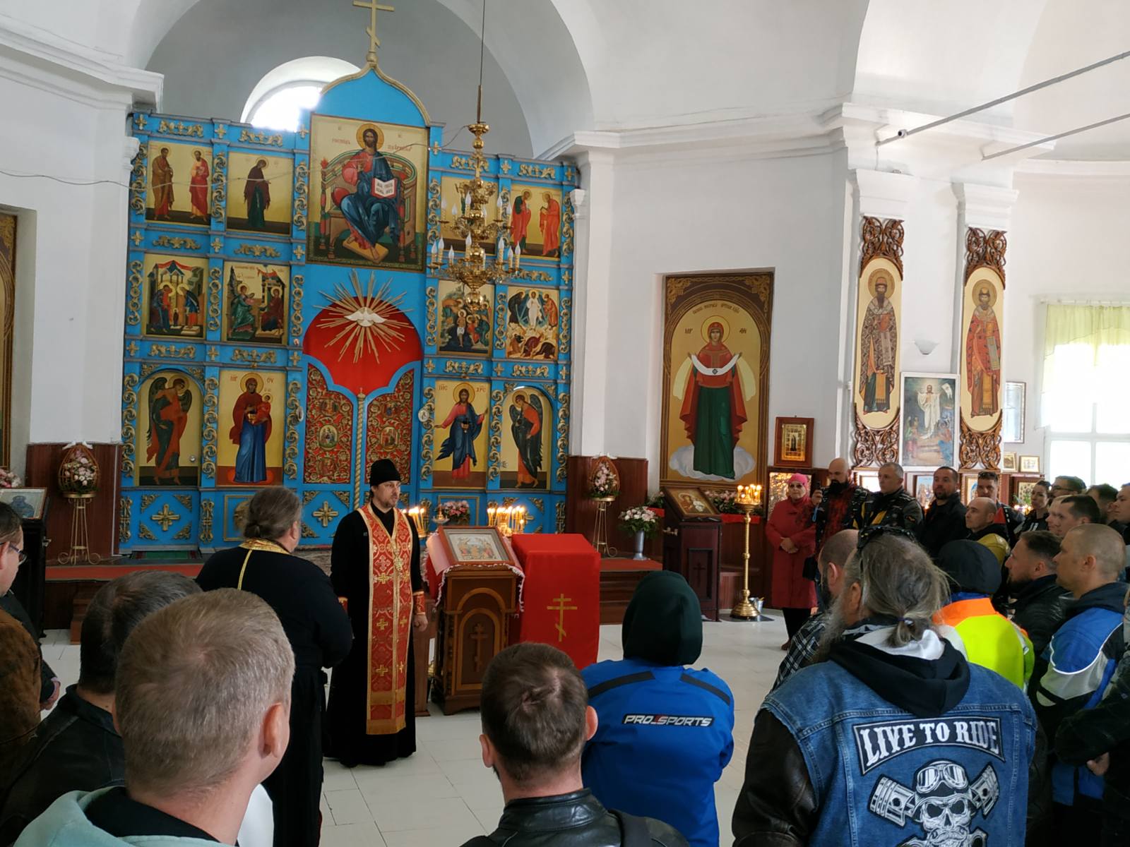 Молебен