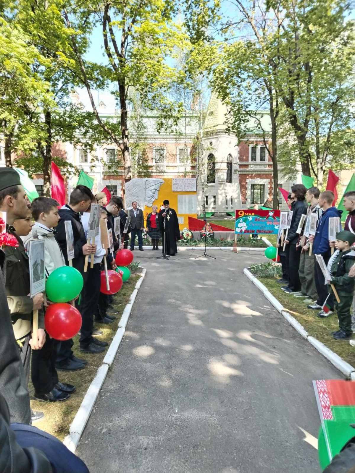 На митинге