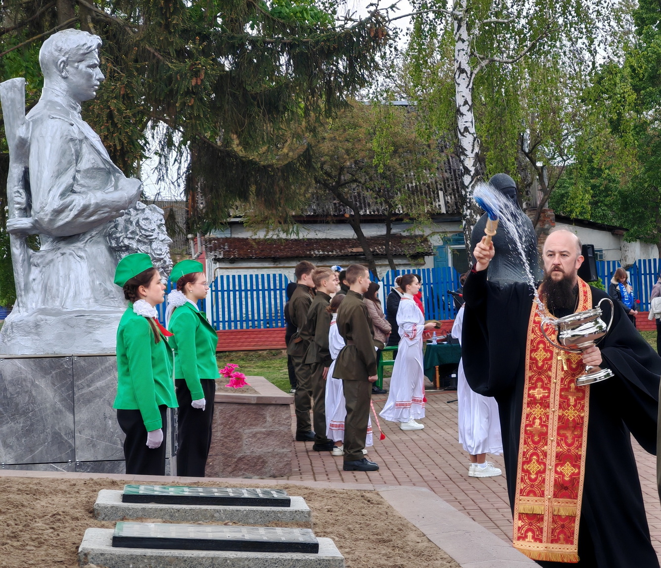 Окропление мест захоронения