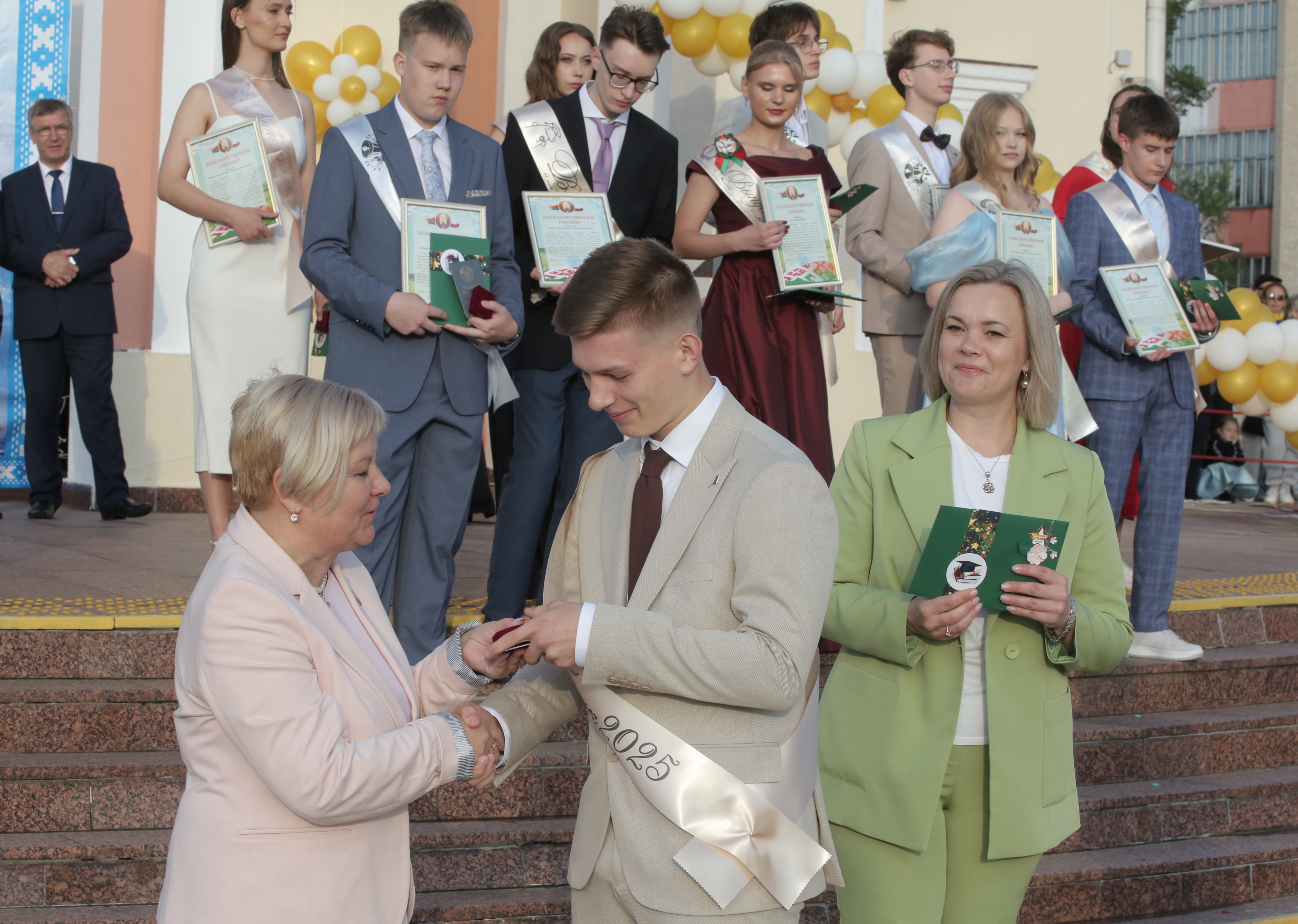 Вручение аттестатов