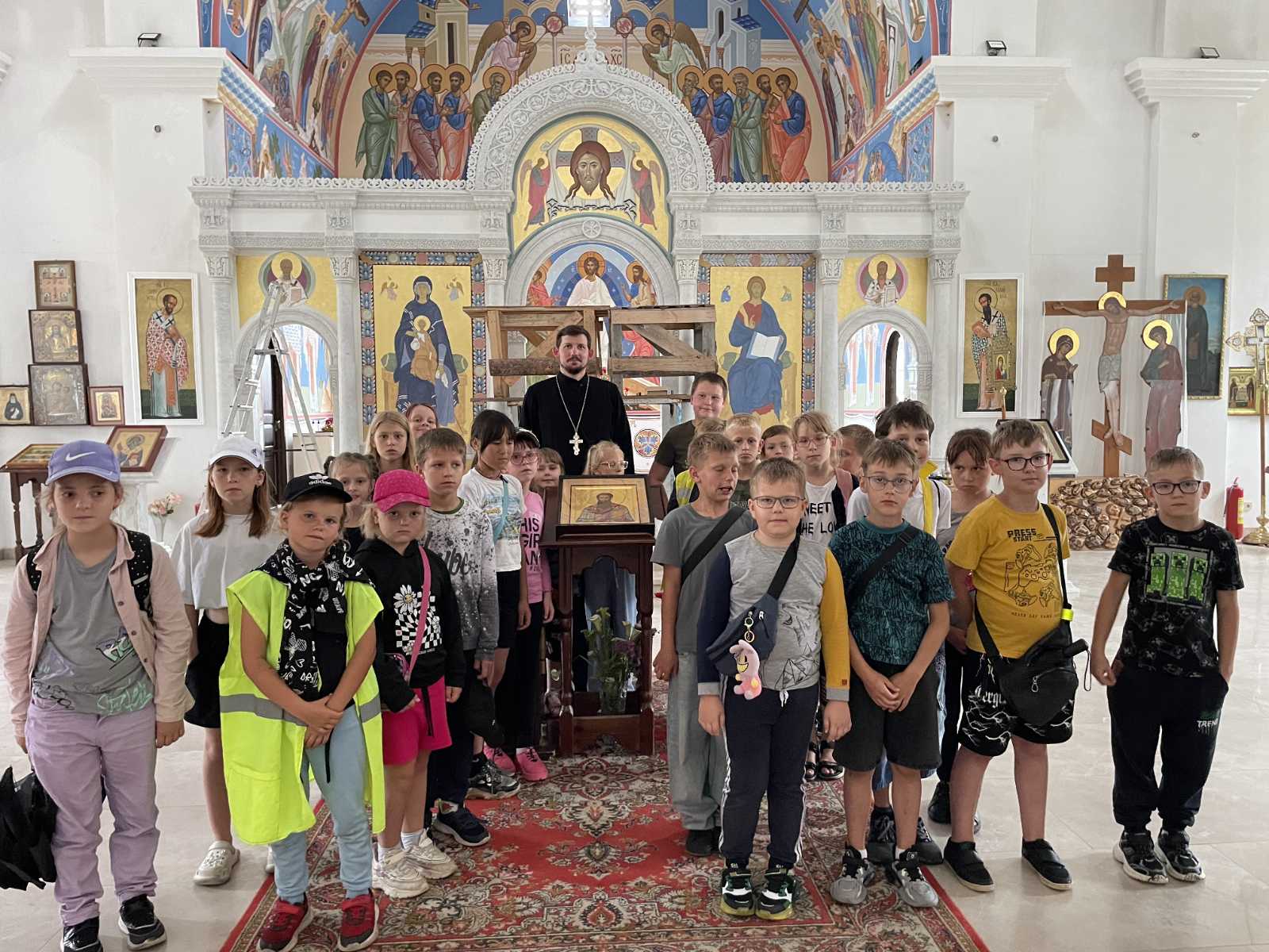 В храме