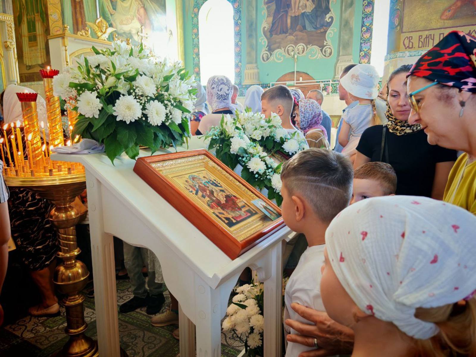 У иконы