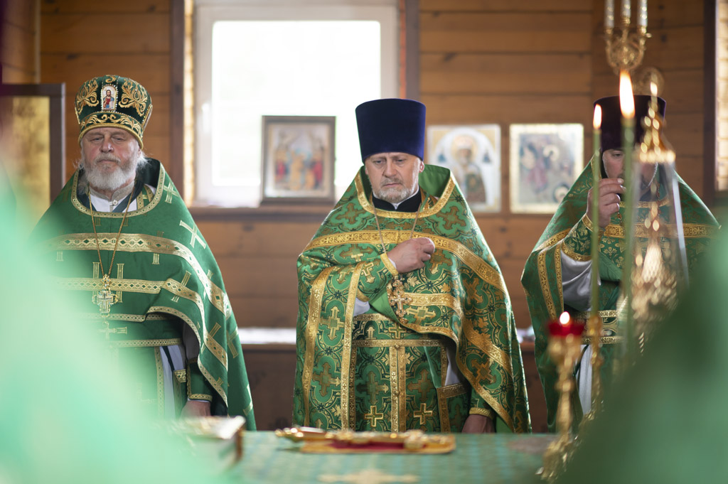Божественная литургия в храме прп.Серафима Саровского