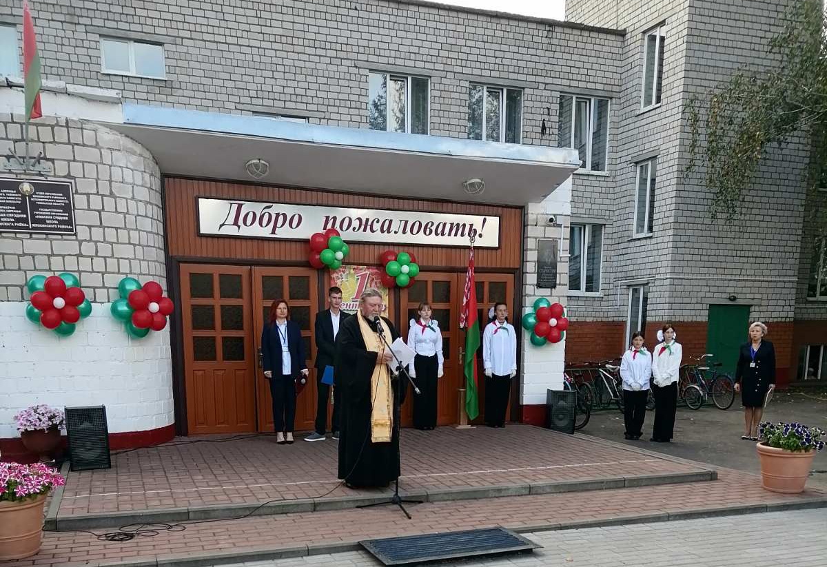 Поздравляет протоиерей Виктор Коновалов