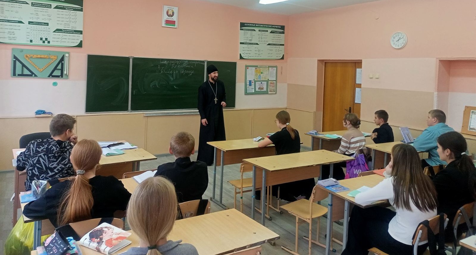 Беседу ведёт иерей Сергий Плетежов