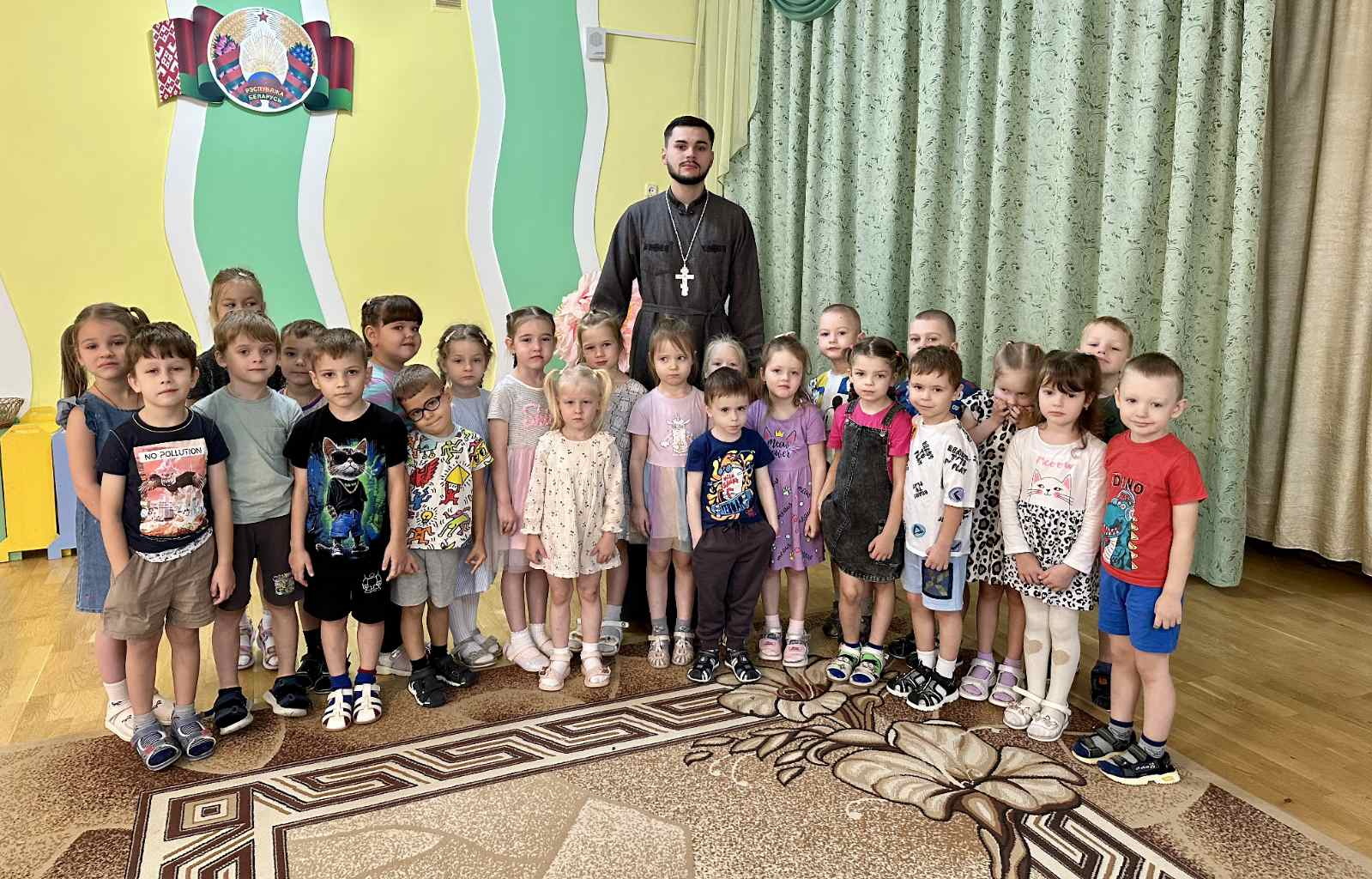 Иерей Георгий Чичов с детьми