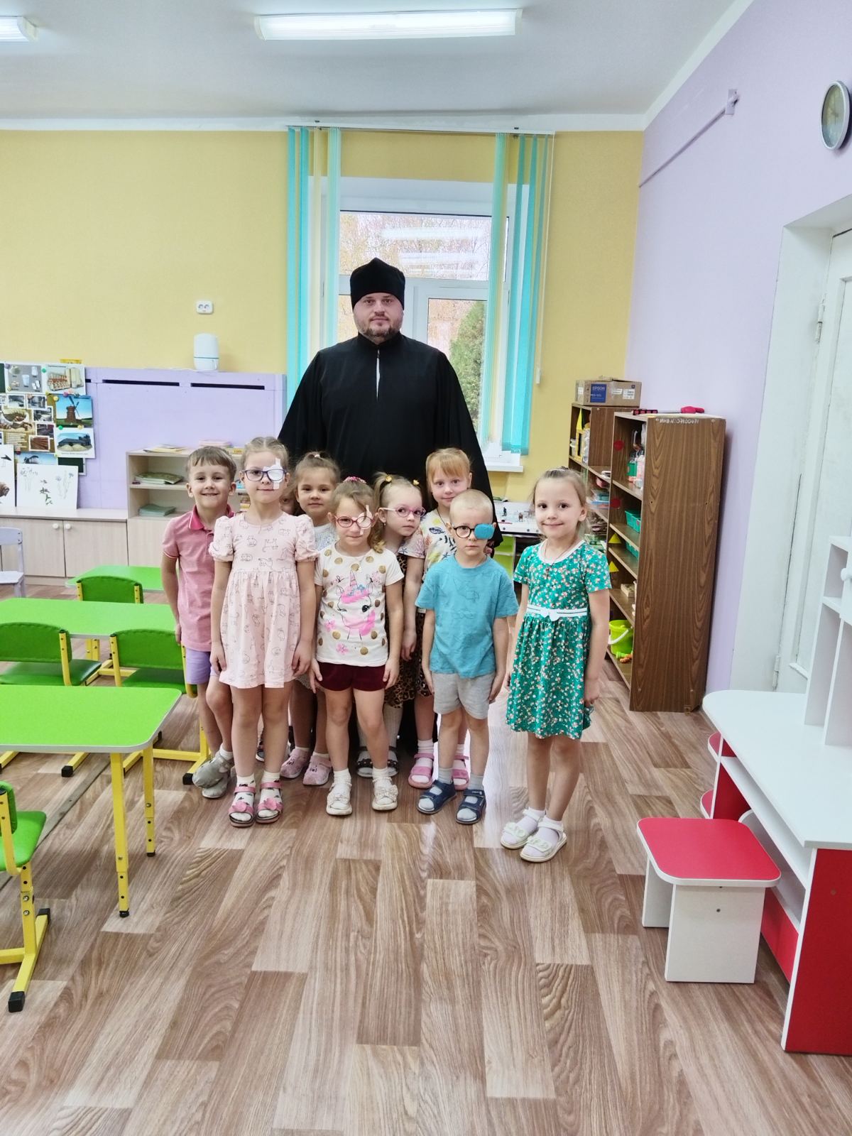 Диакон Михаил Шмидов с детьми