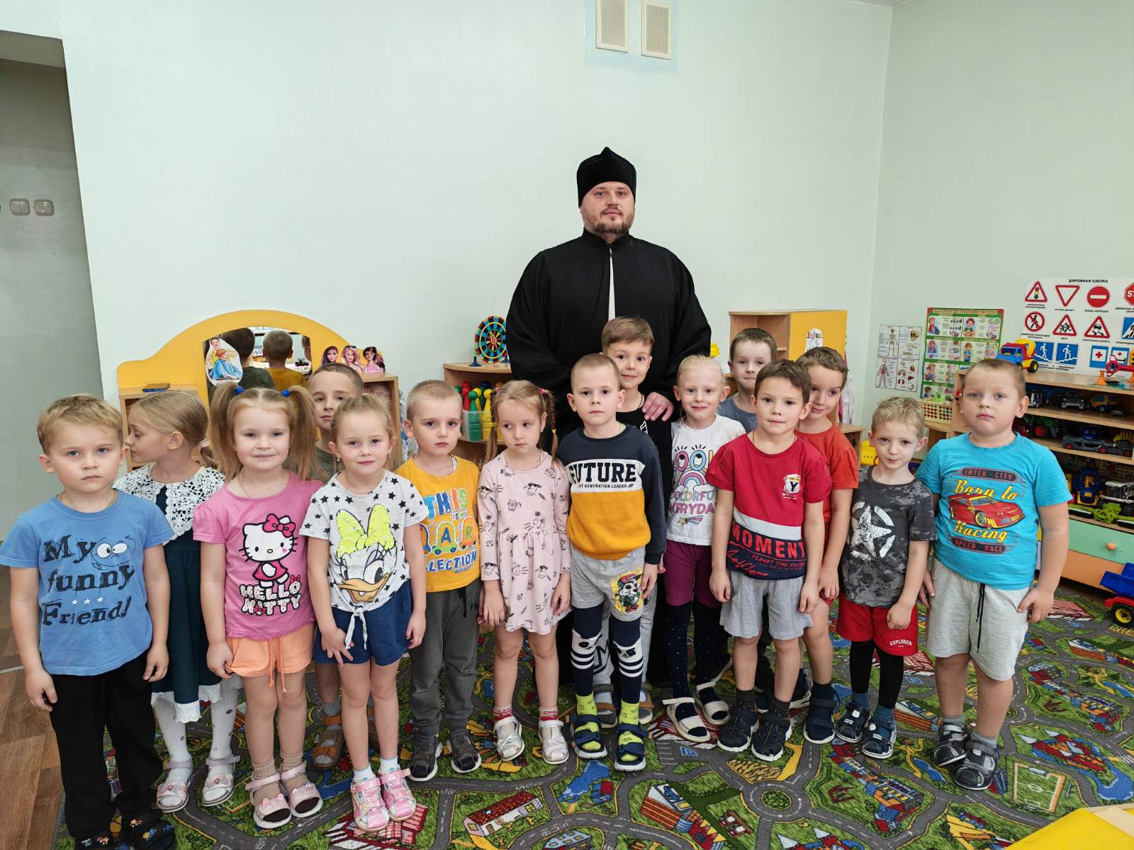 Диакон Михаил Шмидов с детьми