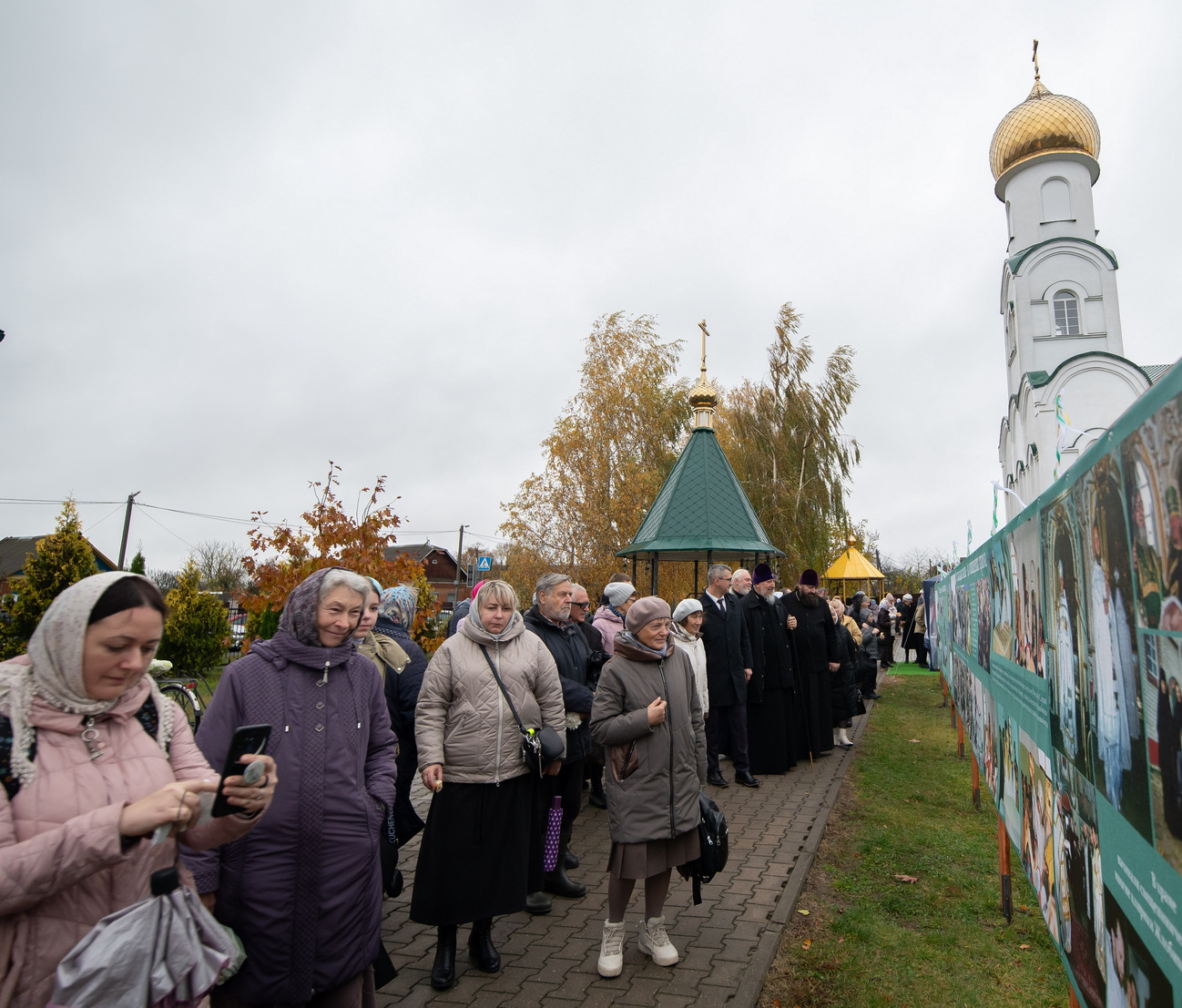 У выставки