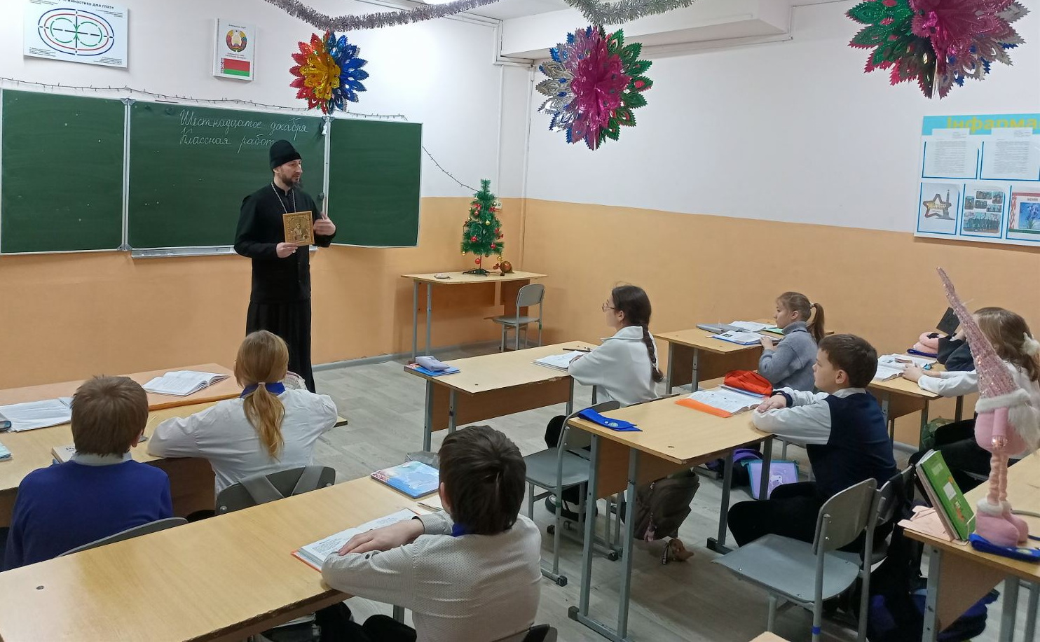 Беседу ведёт иерей Сергий Плетежов